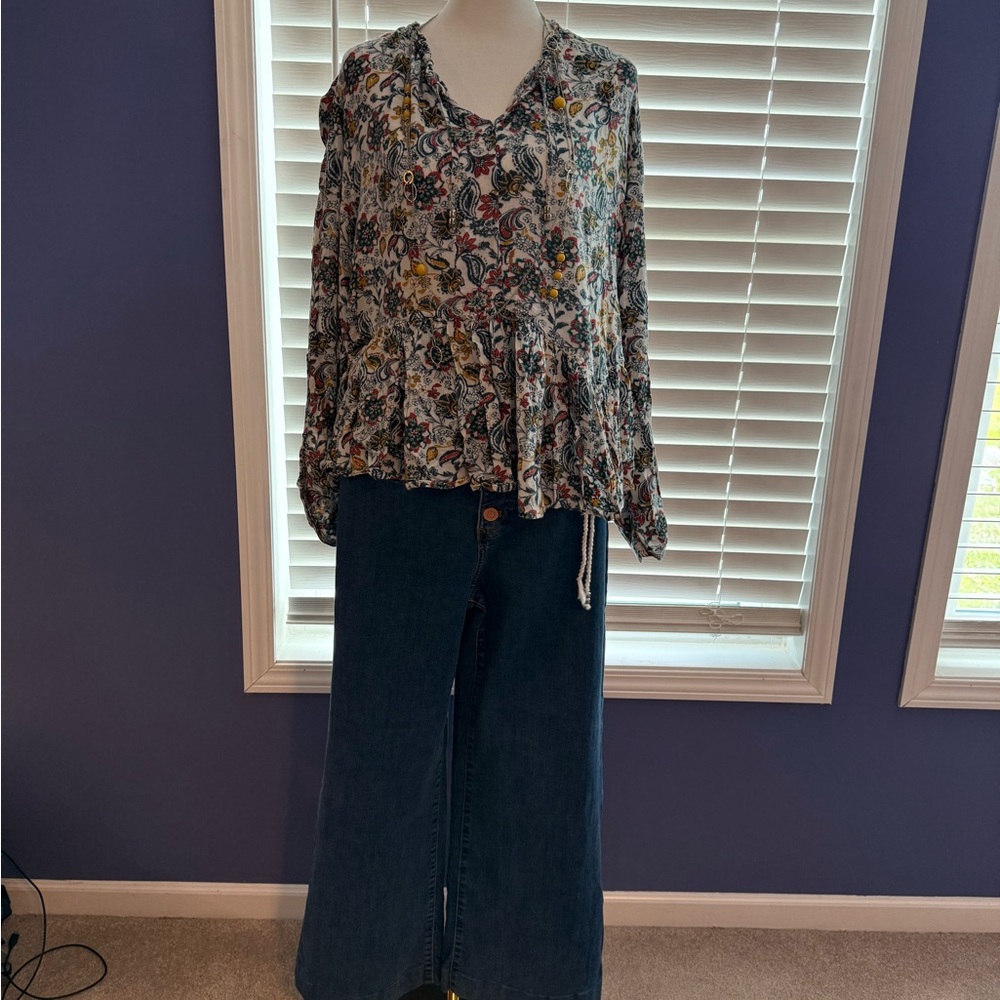 Time and Tru Multicolor Floral Blouse - Picture 5 of 6